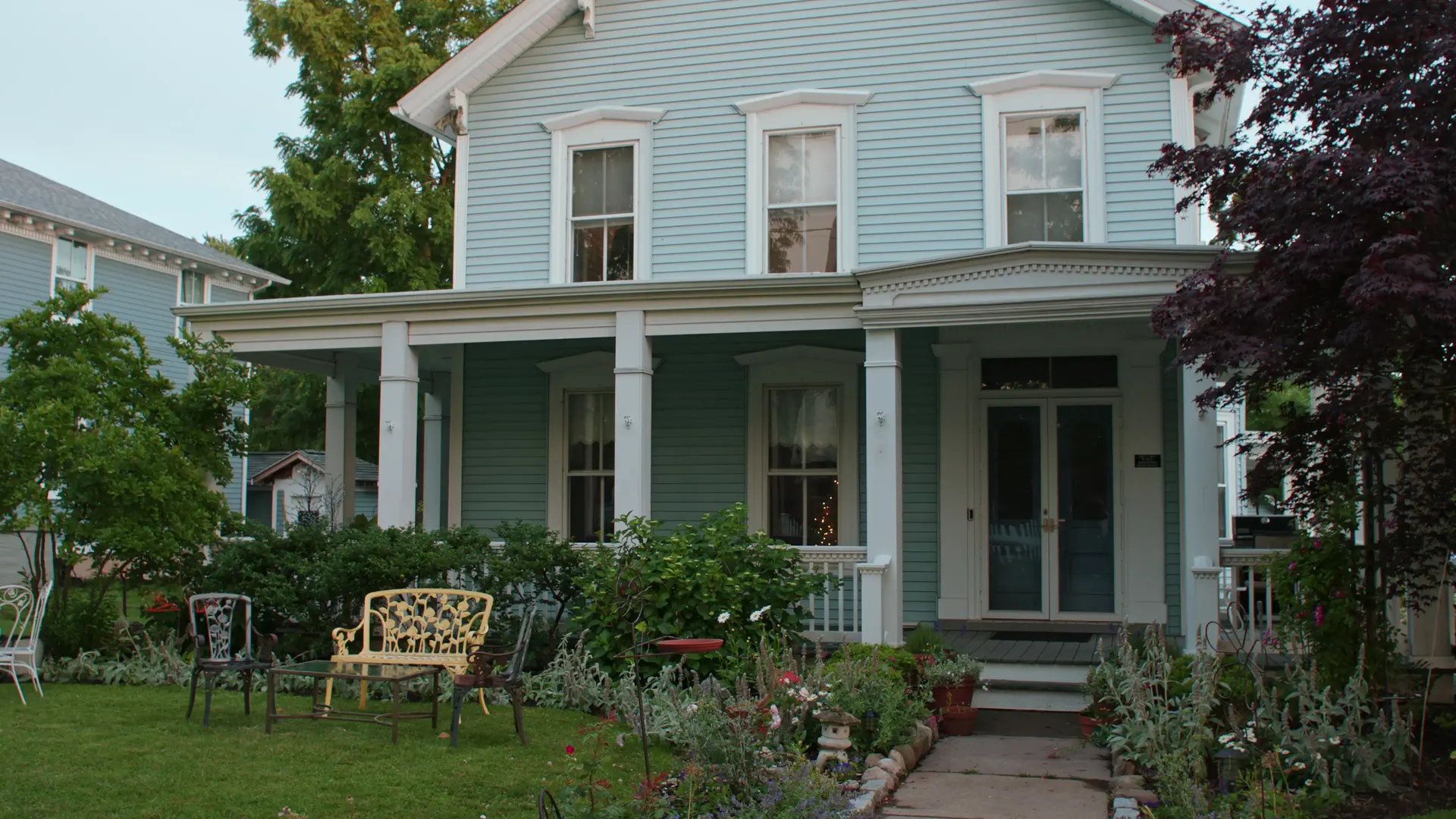 Victorian house, source footage frame